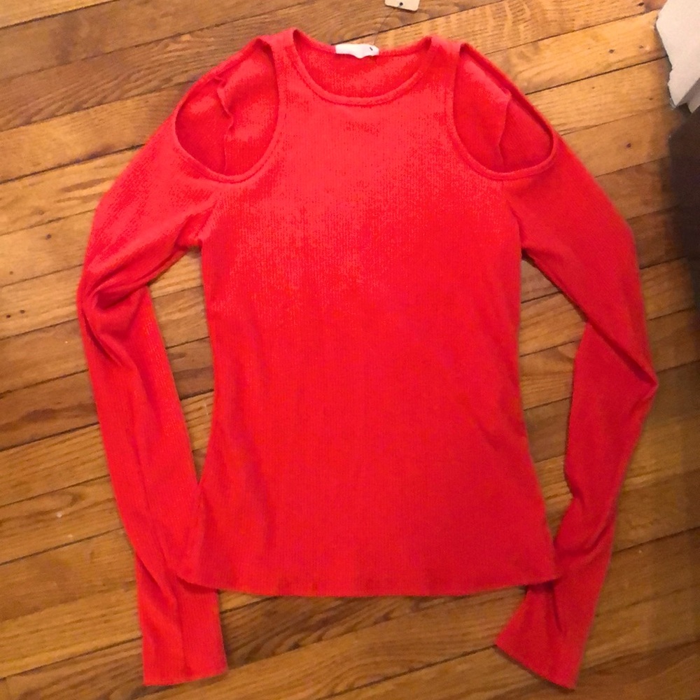 Long sleeve, cold shoulder ribbed shirt